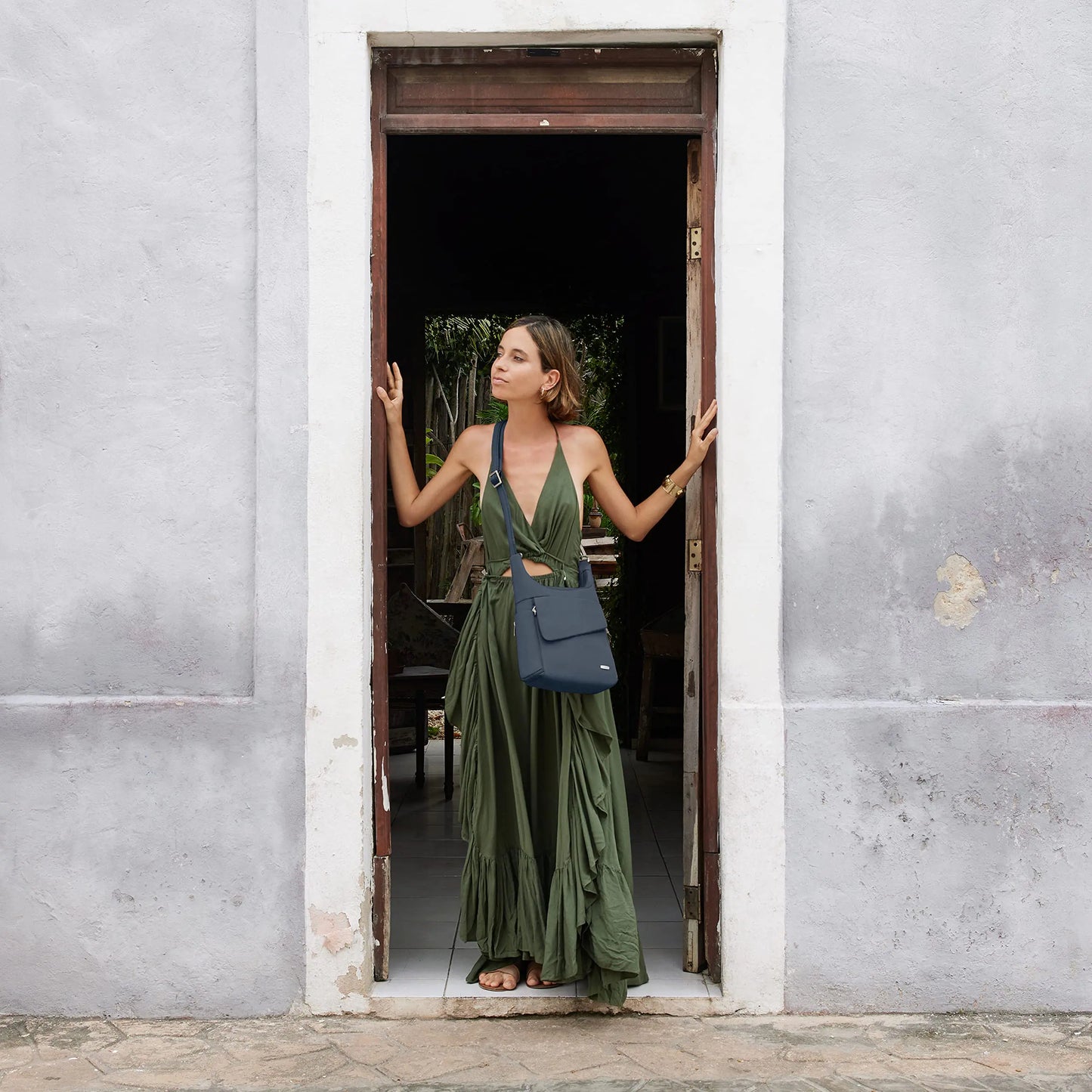 Travelon Anti-Theft Classic Messenger Bag 9" x 12.5" x 3.5" Center Height:9.5" Midnight